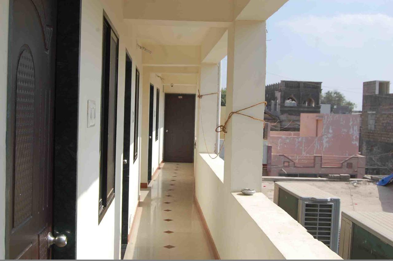 Hotel Shree Dwarka Exterior photo